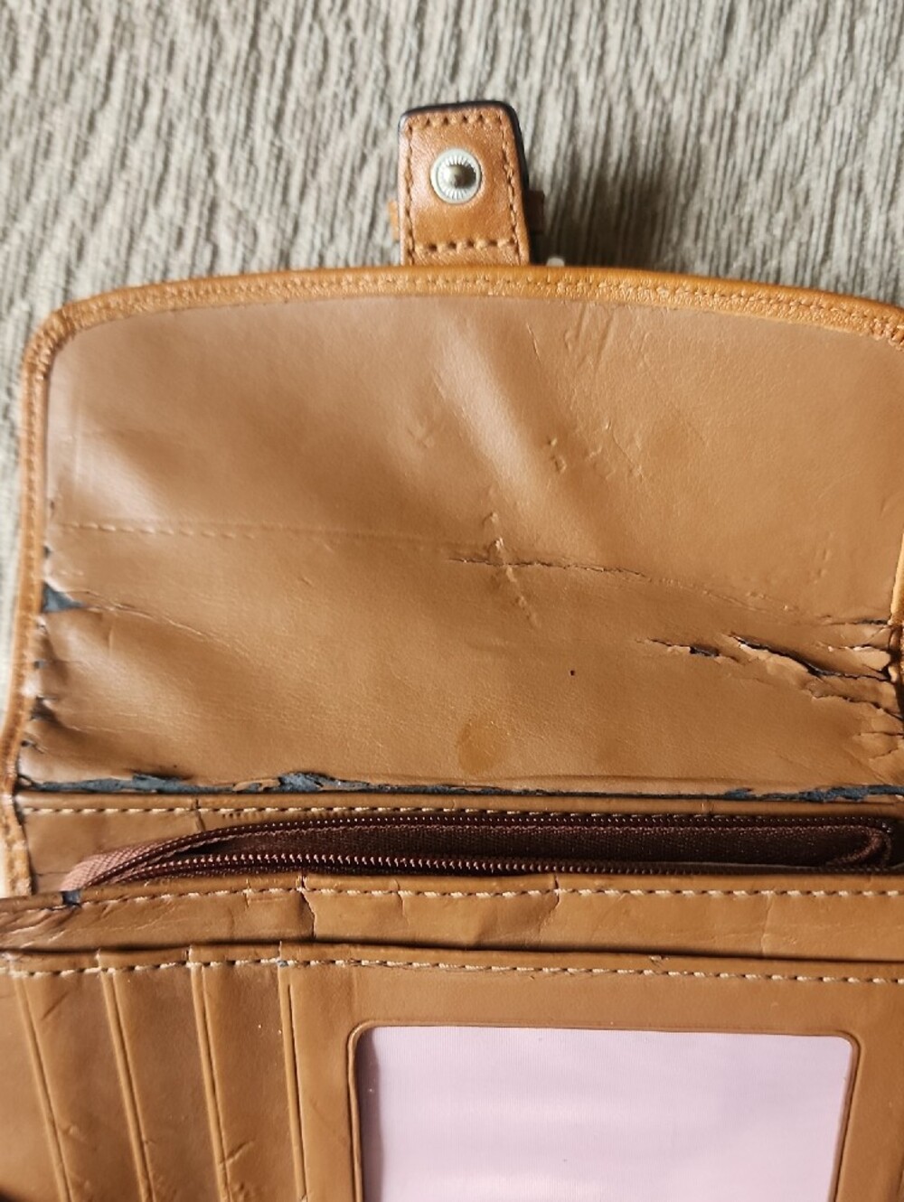 Coach Cream and Tan Leather Buckle Wallet 2004 - Picture 13 of 13